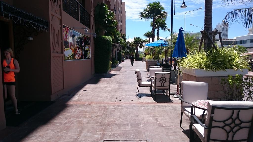Atlantis Residence Jomtien Beach Exteriör bild